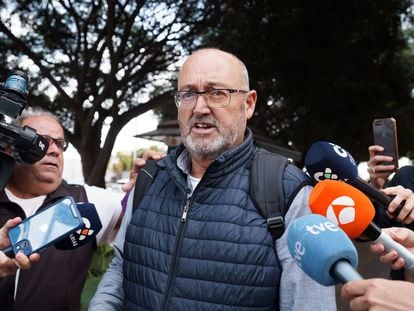 El exdiputado nacional del PSOE Juan Bernardo Fuentes, tras declarar por el caso Mediador ante la jueza que lo dejó en libertad con cargos el miércoles.
