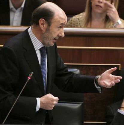 El vicepresidente primero, Alfredo Pérez Rubalcaba, en la sesión de control al Gobierno.