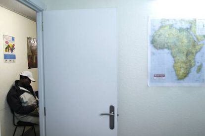 El centro de ayuda a inmigrantes Karibu también cuenta con consultorio y ayuda para fármacos.