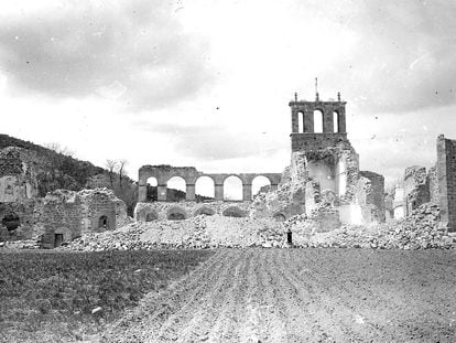 Estado en que quedó el convento de Santa María de Óvila, tras la extracción de sus principales elementos en 1931.