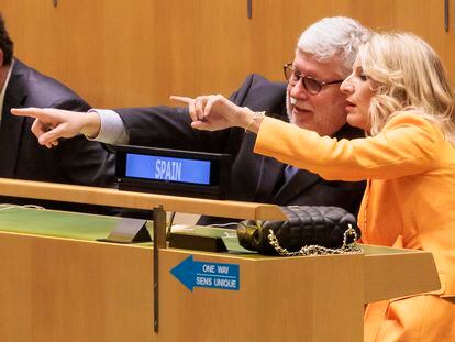 Agustín Santos Maraver y Yolanda Díaz, en abril pasado en la ONU, en Nueva York.