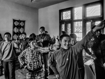 El cobertizo que se convirtió en hogar para decenas de tibetanos