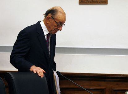 El ex presidente de la Reserva Federal Alan Greenspan, tras comparecer ante la Cámara de Representantes el pasado 23 de octubre.
