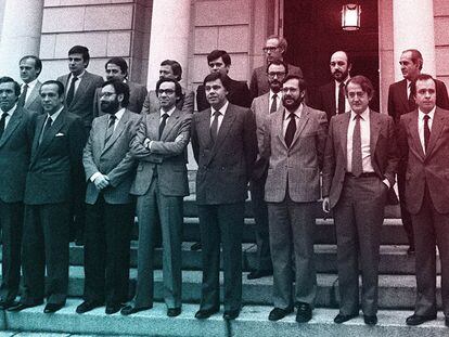 El Gobierno socialista en el Consejo de Ministros del 7 de diciembre de 1982, en el palacio de la Moncloa.