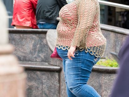 Una mujer con sobrepeso en Reino Unido.