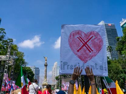 Seguidores de Xóchitl Gálvez reunidos en Paseo de la Reforma, el 3 de septiembre.