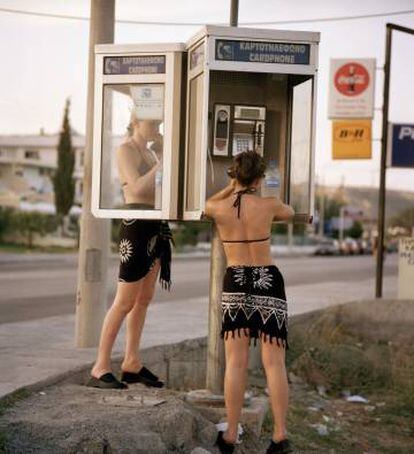 Una cabina de teléfono en la isla griega de Rodas, en 1999.