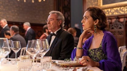 Óscar Martínez y Adriana Ozores, en el último episodio de 'Galgos'.