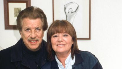 Eduardo Rodrigo con Teresa Rabal en una imagen de 2002.