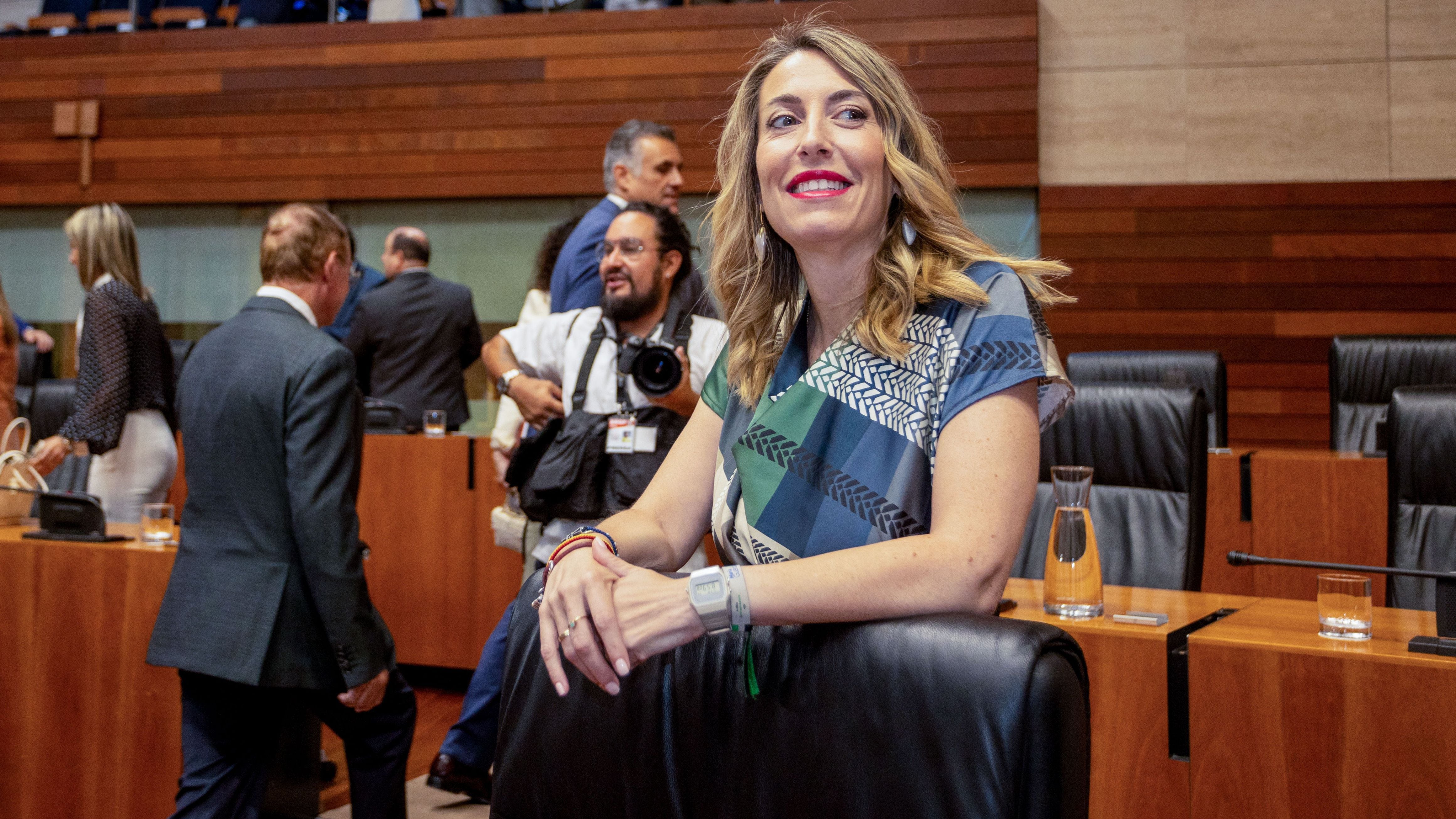 MÉRIDA, 14/07/2023.- La candidata del Partido Popular a la presidencia de la Junta de Extremadura, María Guardiola durante la segunda y última jornada de la sesión de investidura en la Asamblea regional en Mérida este viernes. EFE/Jero Morales
