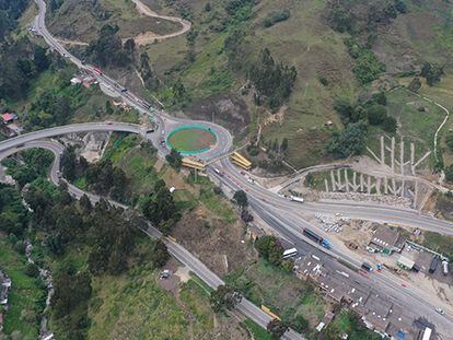 Tramo de la autopista colombiana Pamplona-Cúcuta durante su construcción.