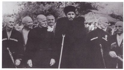 Nikita Jruschov (segundo por la izquierda) junto a Fidel Castro, de vacaciones en Abjasia, en 1963.