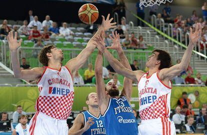 Tomic y Saric taponan a Datome.