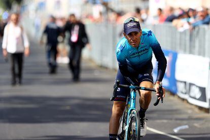El ciclista italiano Vincenzo Nibali, tras terminar la etapa en Mesina, este miércoles.