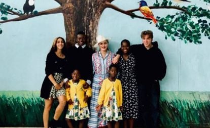 Madonna y sus hijos: de izquierda a derecha, Lourdes, David Banda, Mercy, Rocco; abajo, las gemelas Stella y Estere.
