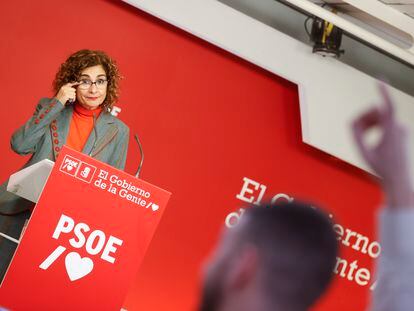 María Jesús Montero, durante la rueda de prensa que ha ofrecido este mediodía en la sede central del PSOE en Madrid.