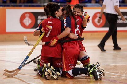 Las jugadoras de la selección española celebran un gol, el domingo. 