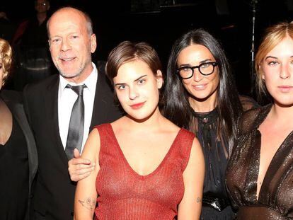 Rumer Willis, Bruce Willis, Tallulah Willis, Demi Moore y Scout LaRue Willis en el debut de Rumer en Broadway, Nueva York, en el musical 'Chicago', en septiembre de 2015.