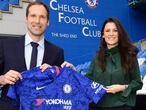 Petr Cech junto a Marina Granovskaia