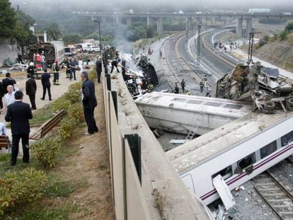 Descarrilamiento del tren Alvia a la altura del barrio de Angrois (Santiago de Compostela) que costó la vida a 79 personas.