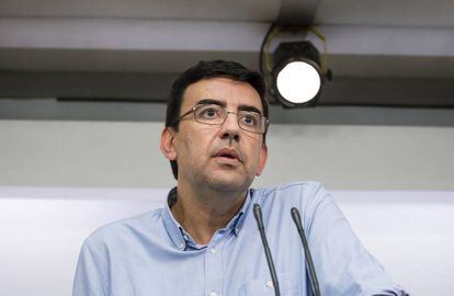 El portavoz de la gestora del PSOE, Mario Jiménez, en Ferraz.