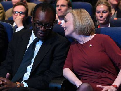 El ministro británico de Economía, Kwasi Kwarteng y la primera ministra, Liz Truss.
 
