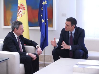 El presidente del Gobierno, Pedro Sánchez, en una reunión en La Moncloa con Mario Draghi en febrero de 2019.