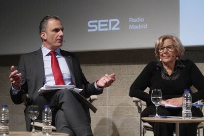 Javier Ortega Smith y Manuela Carmena, durante el debate previo a las elecciones municipales organizado este lunes por EL PAÍS y la Cadena SER.