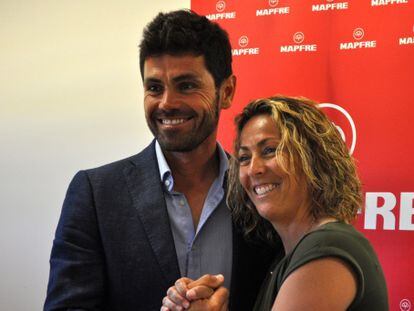 Alonso y Gala León, durante la presentación del primero.