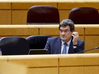 José Luis Escrivá, ministro de Inclusión, Seguridad Social y Migraciones, en una sesión de control al Gobierno en el Senado en el mes de mayo.