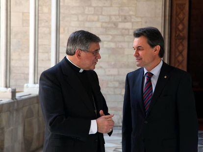 El abad de Montserrat Josep Maria Soler con Artur Mas en 2011.