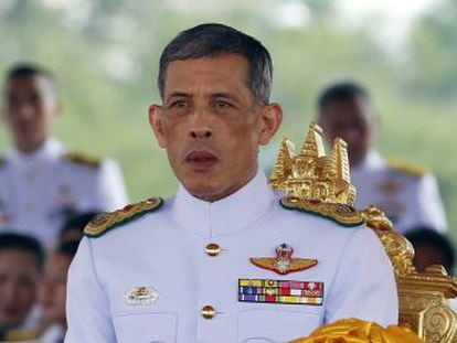 El príncipe Maha Vajiralongkorn, sucesor de Bhumibol, goza de mucha menos popularidad que su padre tras una vida envuelta en el escándalo