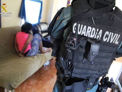 La mujer detenida, en una imagen facilitada por la Guardia Civil.