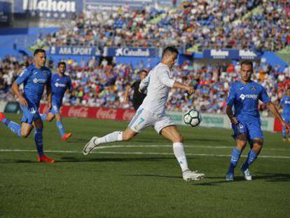 El portugués, tras un pase excelente del malagueño, se estrena en la Liga con un gol decisivo en el tramo final de un áspero partido