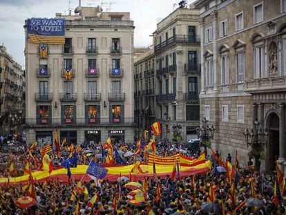 Manifestación en Barcelona a su llegada a la Plaza de Sant Jaume, ante la Generalitat
