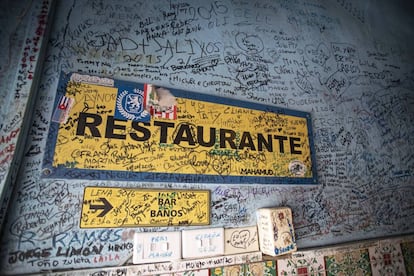 Interior de La Bodeguita del Medio, donde se inventó el famoso Mojito