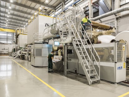 Centro de producción de la empresa papelera Miquel y Costas.