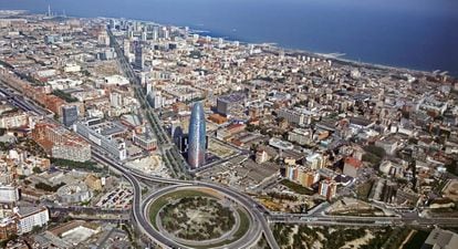Zona del 22@ de Barcelona, con la avenida Diagonal desde la plaza de Gl&ograve;ries y la Torre Agbar hasta el litoral.