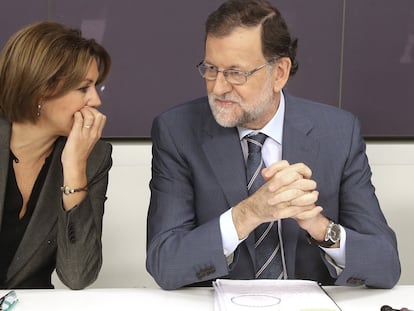 María Dolores de Cospedal y Mariano Rajoy, en una reunión de la ejecutiva del PP en 2016.