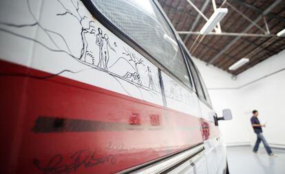 Detalle de un dibujo en una ambulancia del artista portugués Jose Ribeiro.