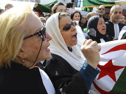 Abogadas argelinas protestan contra Buteflika ante el consejo constitucional el pasado 7 de marzo en argel.