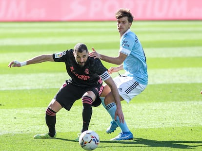 Karim Benzema ante Denis Suárez del Celta, este sábado durante el partido.