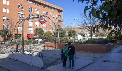 Metro de Valdebernardo, en la avenida Indalecio Prieto, donde la Comunidad ofrece un derecho minero.