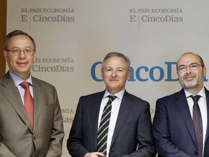 De izquierda a derecha: Carlos Mor&aacute;n, director de recursos humanos en Cepsa; Juan Chozas, director corporativo de personas de Bankia; Guillermo Tena, director del Instituto Cuatrecasas de Estrategia Legal de Recursos Homanos; y Luis Blas, director de recursos humanos de Altadis. 