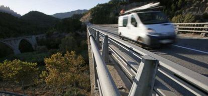 El puente de la C-58, a su paso por Castellbell el Vilar, desde donde se suicidó Adriana.