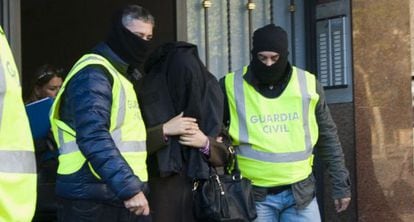 La Guardia Civil en Cornellá de Llobregat (Barcelona), el pasado miércoles.