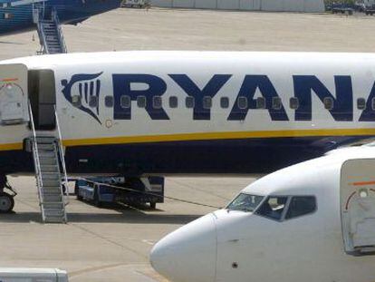 Varios aviones de la aerol&iacute;nea irlandesa de bajo coste Ryanair.