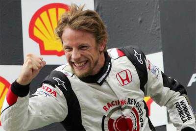 Button celebra su primera victoria en toda su carrera en la fórmula 1.