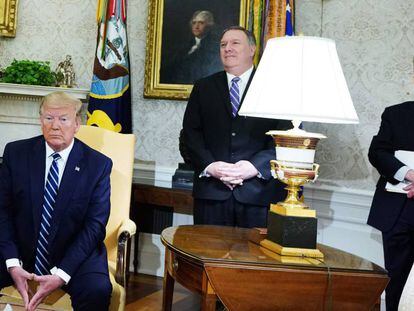 Donald Trump, el secretario de Estado, Mike Pompeo, y el asesor de Seguridad Nacional, John Bolton, el jueves en la Casa Blanca.