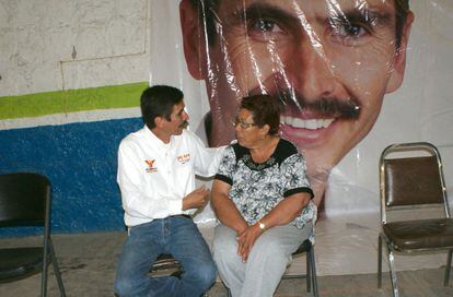 Reyes Zamudio, político mexicano asesinado esta semana. "Nuestro gobierno será para escuchar a sus pobladores a cualquier hora y NO de escondernos detrás del escritorio", dice en el texto que acompaña esta foto en su perfil de Facebook